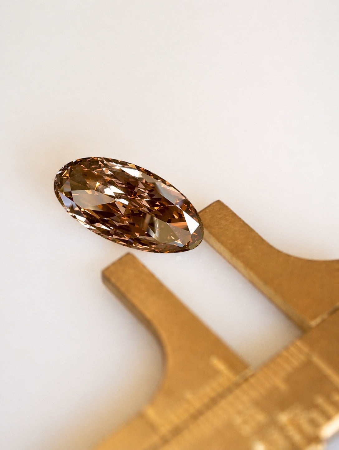 Moval champagne diamond